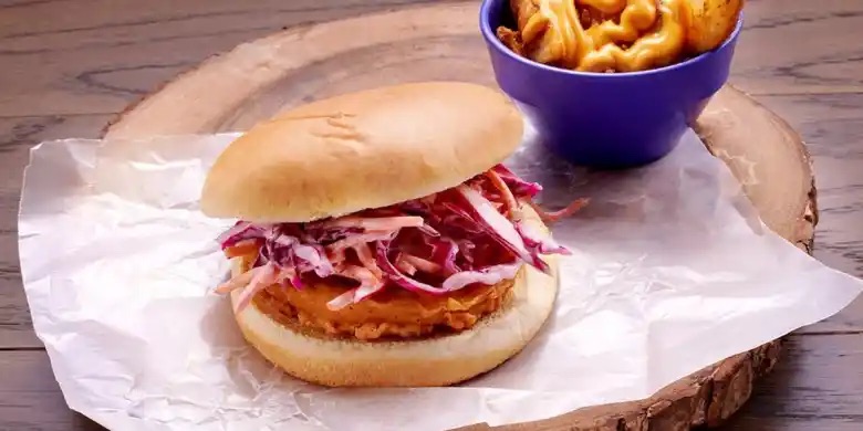 Receta Hamburguesa de pollo con ensalada de col