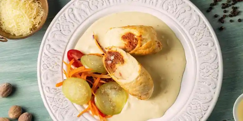 Receta Pechuga de pollo rellena de chorizo en salsa de queso